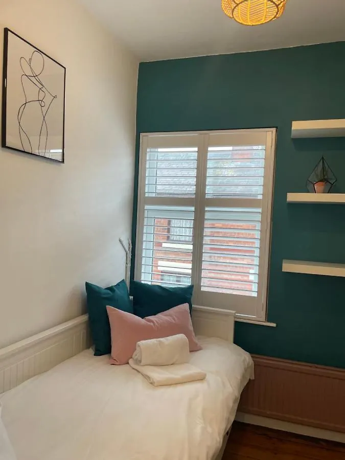 Hoole House- Bright And Modern 2 Bedroom House, Close To Chester Train Station And The City Centre United Kingdom